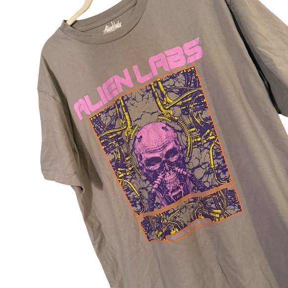 Aliens Labs Gray & Purple Graphic T-Shirt | Size XL - Picture 2 of 6
